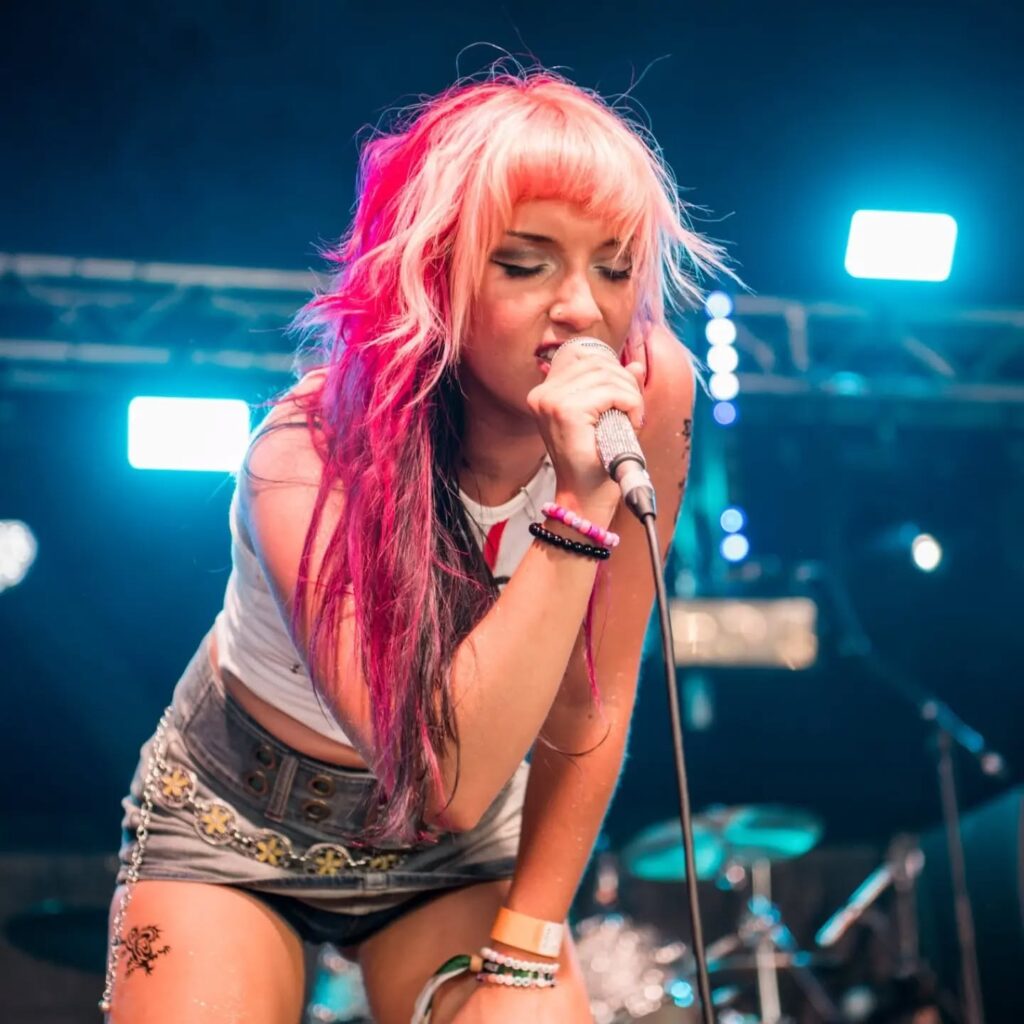 @delilahbonofficial - @2000trees_festival 2026 (Thu)